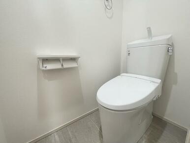 毎日使うトイレは温水洗浄器付のトイレに新品交換しています！