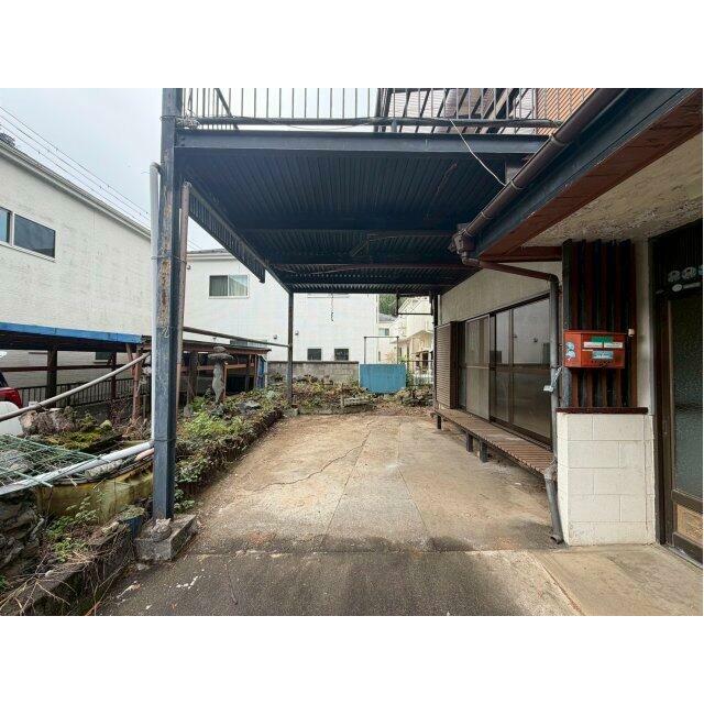 バルコニー下のスペースです