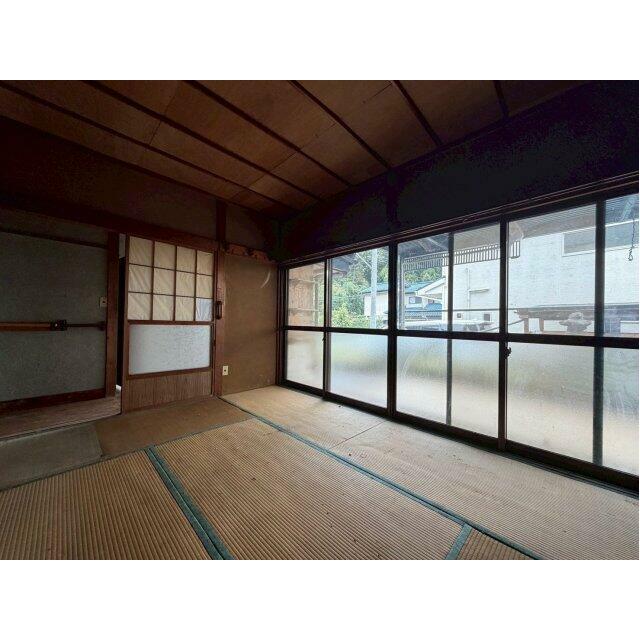 畳の上でゆっくりとくつろげる和室です