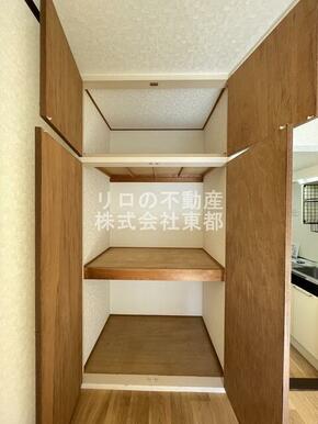 奥行のある収納付です！増えがちな荷物をもスッキリ収納できます☆