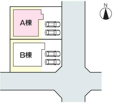 前面に車３台分の駐車スペースを確保しています。