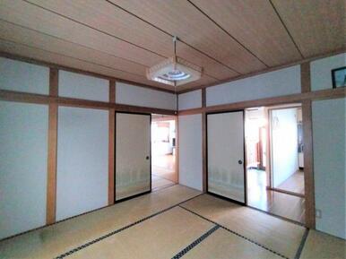 和室にも、原案にも行ける間取りです。