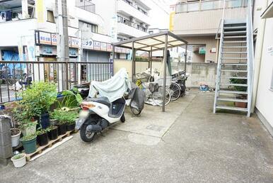 雨の日でも安心して停められる屋根付駐輪場☆