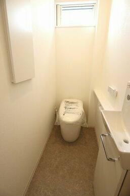 1階　タンクレストイレの為、空間を広く利用できます☆手洗い・収納スペースもあります！