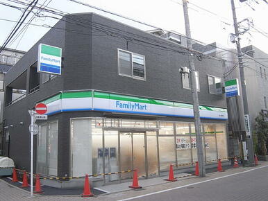 ファミリーマート尾山台駅南店