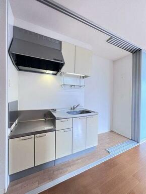 キッチンはシンクの大きいタイプを採用しております。