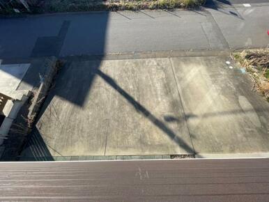 並列で3台駐車ができて親戚や友人が遊びに来ても安心＾＾