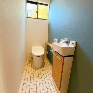 来客時に嬉しい手洗いスペース付きのキッチン！タンクレストイレなのでお手入れ楽々！