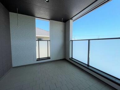 寝室と繋がるバルコニーは、津軽富士・岩木山の絶景を独り占めできる特等席。