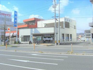 四国銀行朝倉南支店まで徒歩約１３分です。