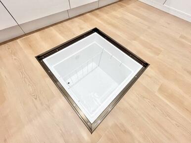 「キッチン」床下収納完備。