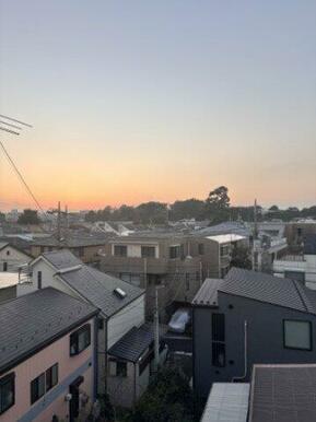 4Fから見える夕日はちょっぴり特別な時間を過ごさせてくれます。