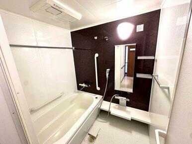 雨の日の洗濯物も安心の浴室乾燥機付き。換気機能で湿気対策も◎