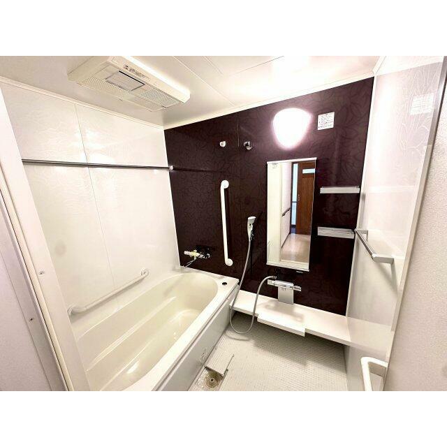 雨の日の洗濯物も安心の浴室乾燥機付き。換気機能で湿気対策も◎