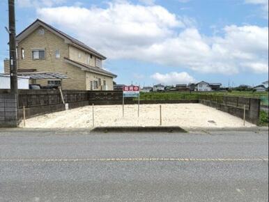 約44坪、隣地間隔の広い開放的な立地！