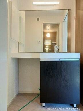 忙しい朝には欠かせない洗面所です