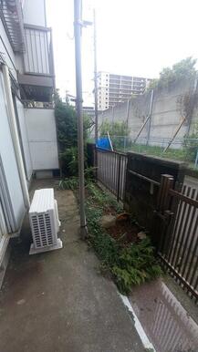 当該１０２庭　廊下側室外洗濯機置場あり　写真と現況が異なる場合、現況を優先とします。