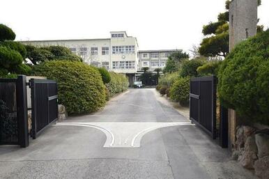 東部小学校