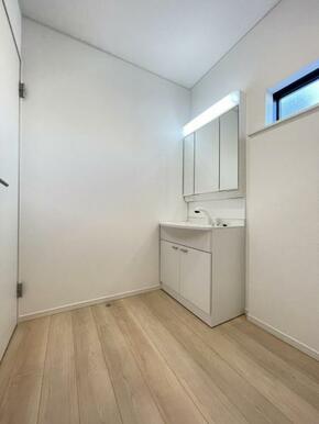 朝の準備・毎日の洗濯・帰宅後のお風呂と大活躍の洗面スペース＾＾