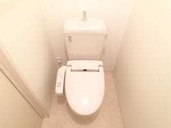 トイレ：温水洗浄暖房便座付き