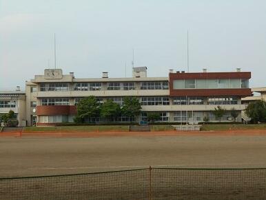 南犬飼中学校　2634ｍ/徒歩33分、車7分