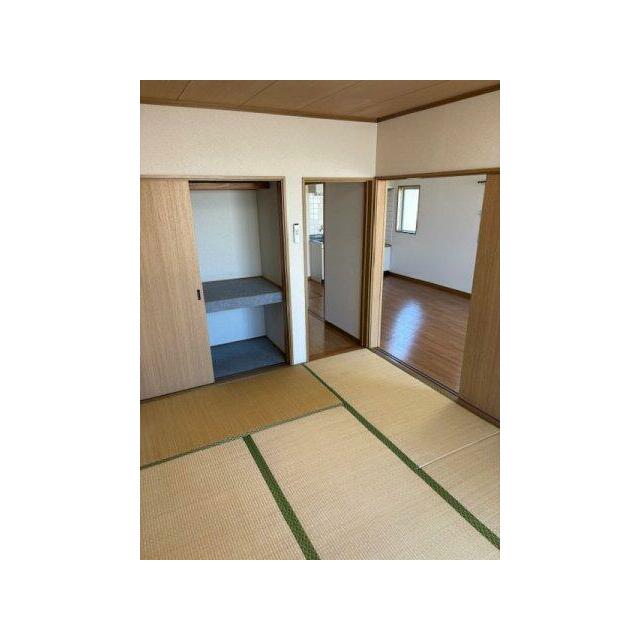 畳は、次の入居者の方が決まってから表替えをします。