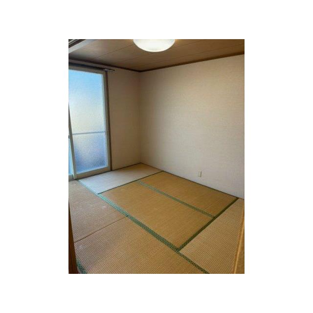 畳は、次の入居者の方が決まってから表替えをします。