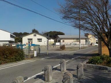 近隣に館林西公民館、西児童館有り