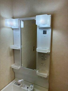 退去前につき、お写真は別のお部屋のものになります。