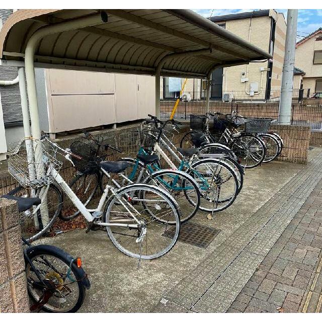 屋根付き駐輪場完備