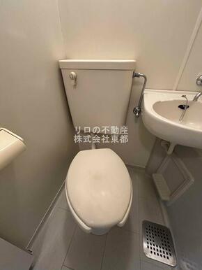 白基調で清潔感のあるトイレです♪