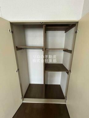 奥行のある収納付です！増えがちな荷物をもスッキリ収納できます☆