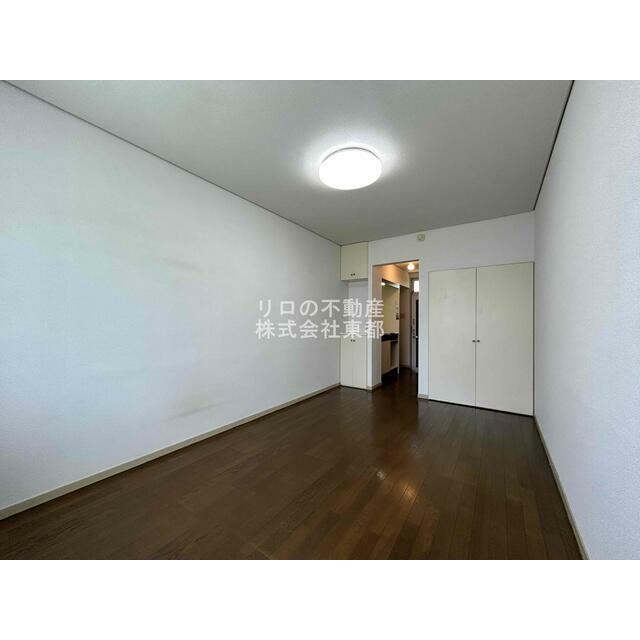 室内は落ち着いた温もりを感じるフローリングです☆