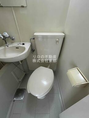 白基調で清潔感のあるトイレです♪