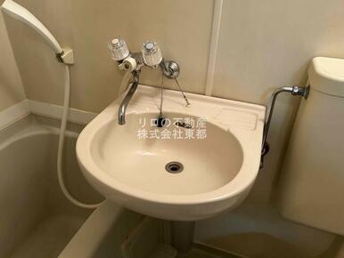 洗面ボウルもついているので、ここで洗顔できますね☆