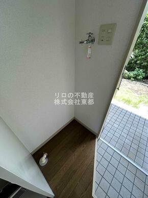 洗濯機置き場は室内にあるので雨に濡れる心配はありません。