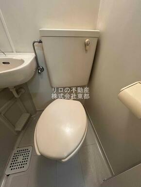 白基調で清潔感のあるトイレです♪