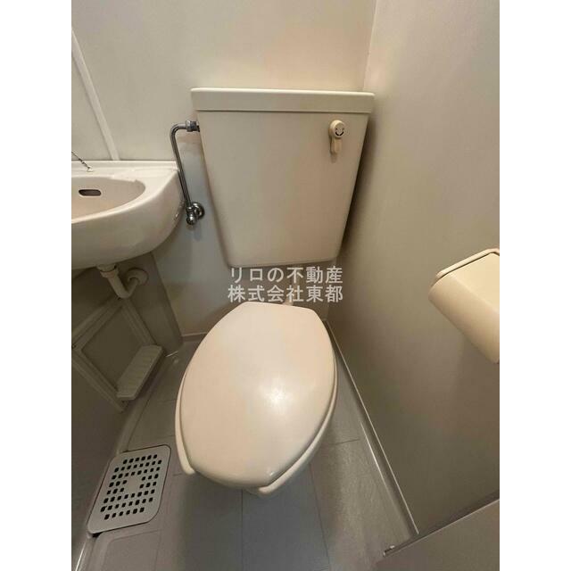 白基調で清潔感のあるトイレです♪