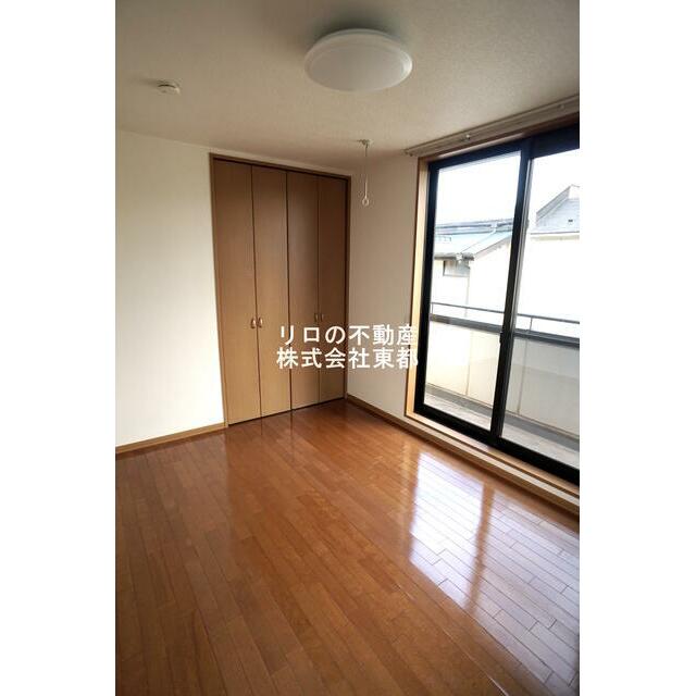 落ち着いた色合いのフローリング(♪)優しい雰囲気の室内です☆