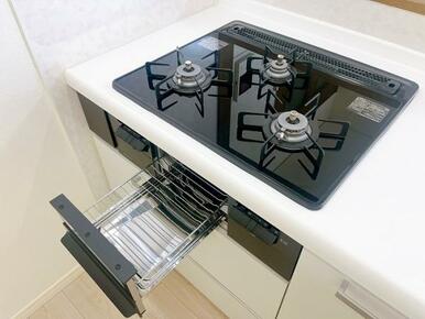 「キッチン」コンロは新品交換しております。