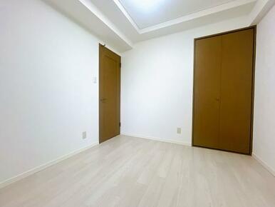 「約5帖洋室」クロス・フローリング交換済みです。