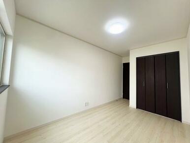 「北東側洋室約6畳」別角度撮影