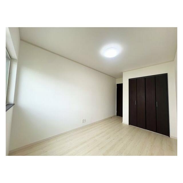 「北東側洋室約6畳」別角度撮影