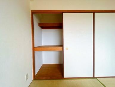 「和室」押入がございます。