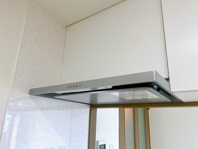 「キッチン」レンジフード新品交換済みです。