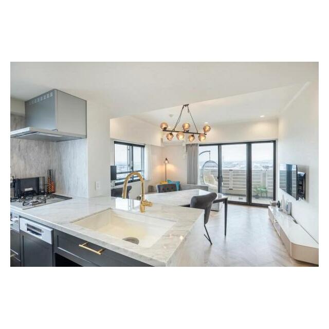 TVは壁掛けができるため、リビングをスッキリ見せることができます。