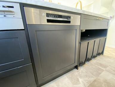 ドイツ製「BOSCH」のビルトイン食洗器が導入されており、食器洗いに便利です。