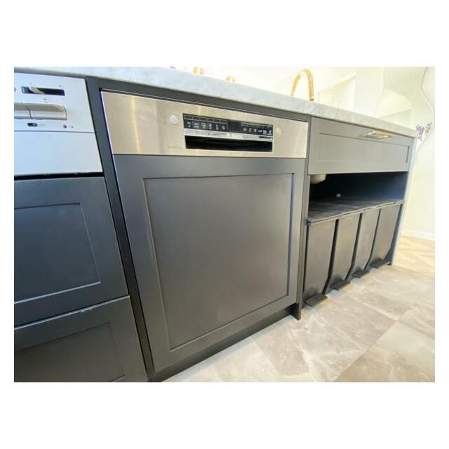 ドイツ製「BOSCH」のビルトイン食洗器が導入されており、食器洗いに便利です。