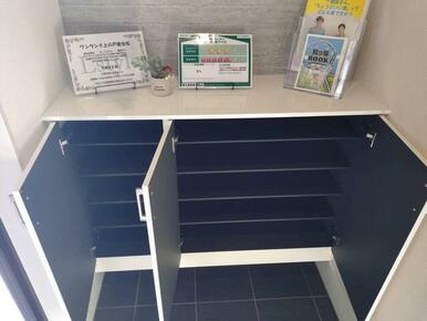 天気や用途に合わせた靴選びも楽々、シューズクローゼット設置（1号棟）