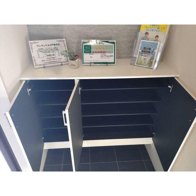 天気や用途に合わせた靴選びも楽々、シューズクローゼット設置（1号棟）